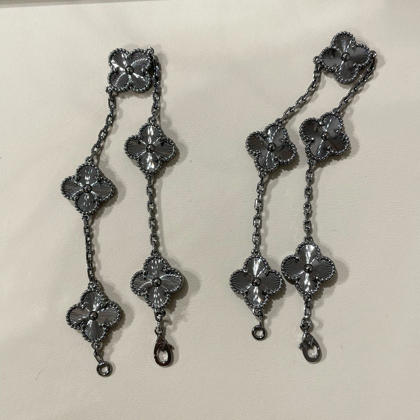 [Vicky]CLOVER 5 MOTIF BLACK BRACELET