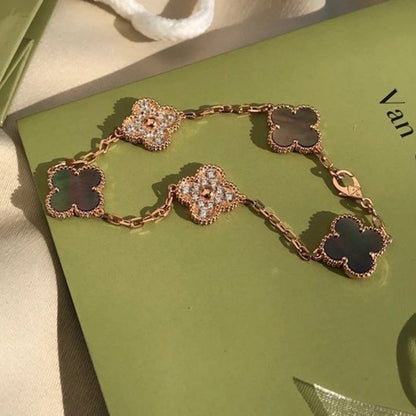 [Vicky] CLOVER 5 MOTIF GRAY MOP BRACELET COLLECTION