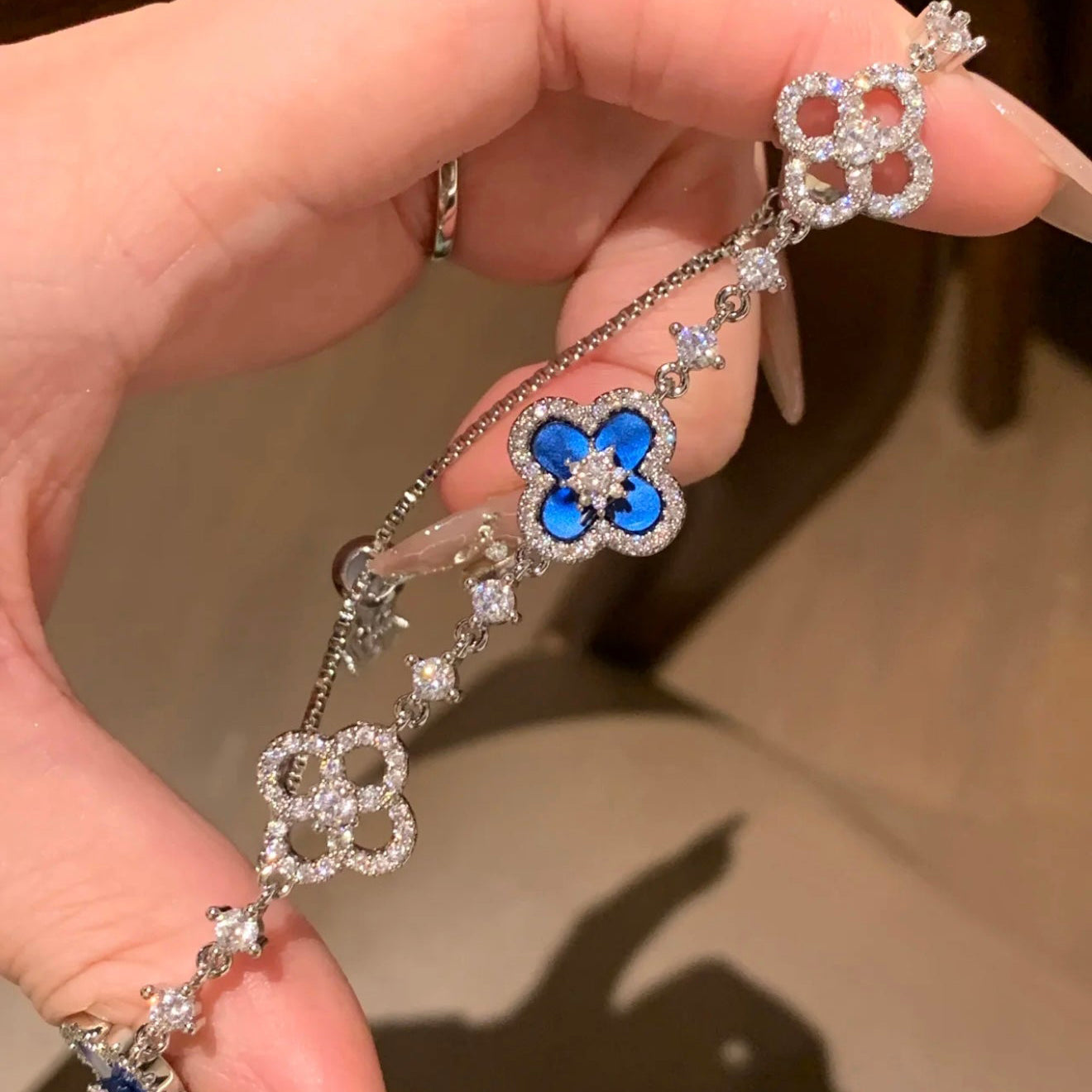 [Vicky ]CLOVER 5 MOTIF PINK BLUE RED WHITE BRACELET