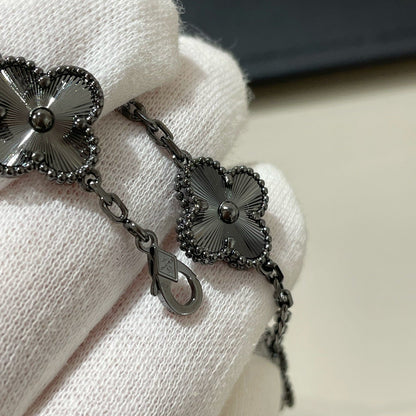 [Vicky]CLOVER 5 MOTIF BLACK BRACELET
