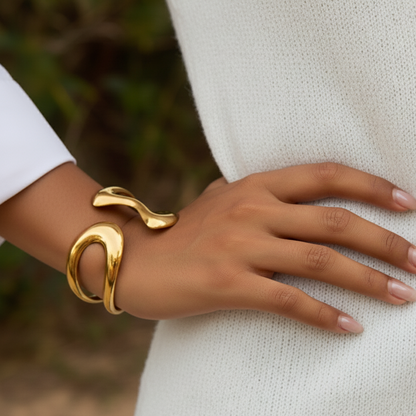 [Royal Vicky]Lulu Sculpted Gold Bangle
