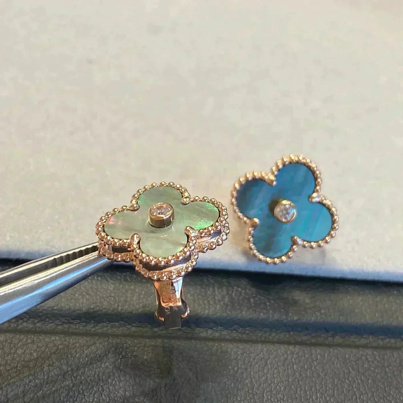 [Vicky]CLOVER MEDIUM 1 MOTIFS GRAY MOP  DIAMOND EARRINGS