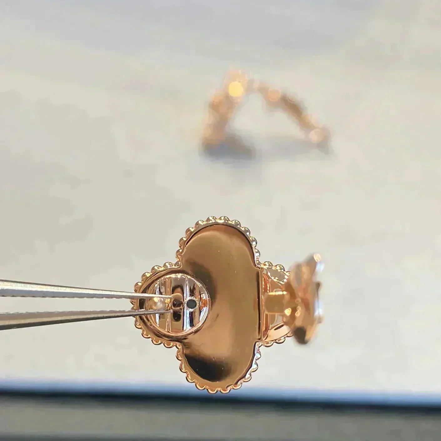 [Vicky]CLOVER MEDIUM 1 MOTIFS GRAY MOP  DIAMOND EARRINGS