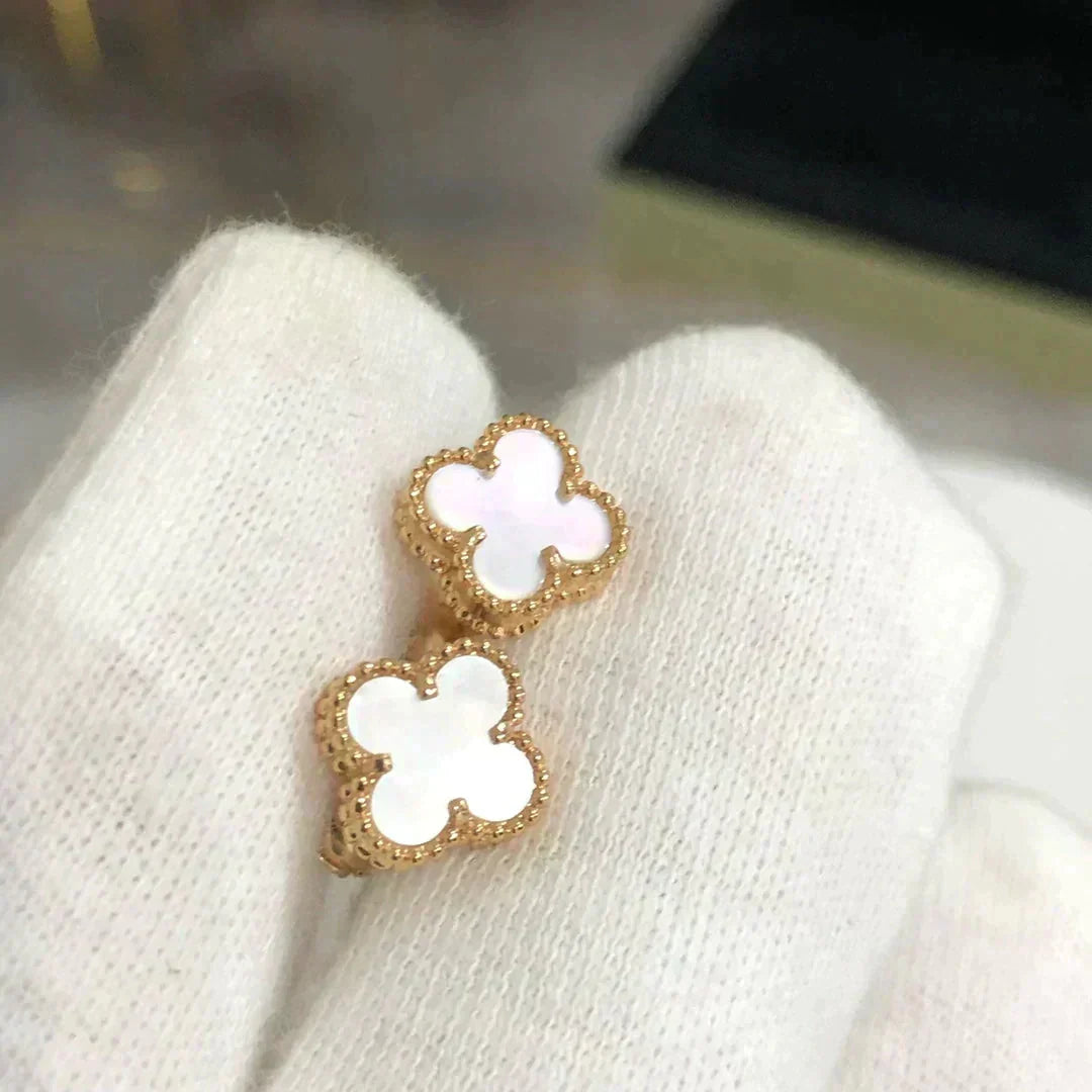 [Vicky]CLOVER MINI 9.5MM WHITE MOP EARRINGS