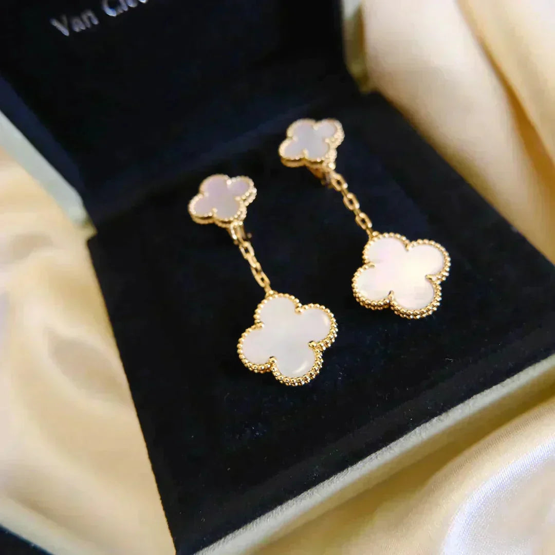 [Vicky]CLOVER 2 MOTIF WHITE MOP EARRINGS