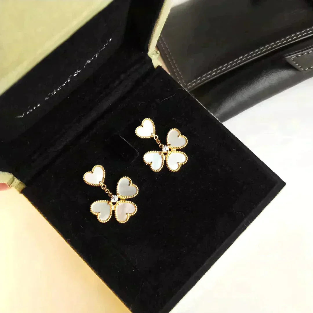 [Vicky]CLOVER SWEET WHITE MOP EARRINGS
