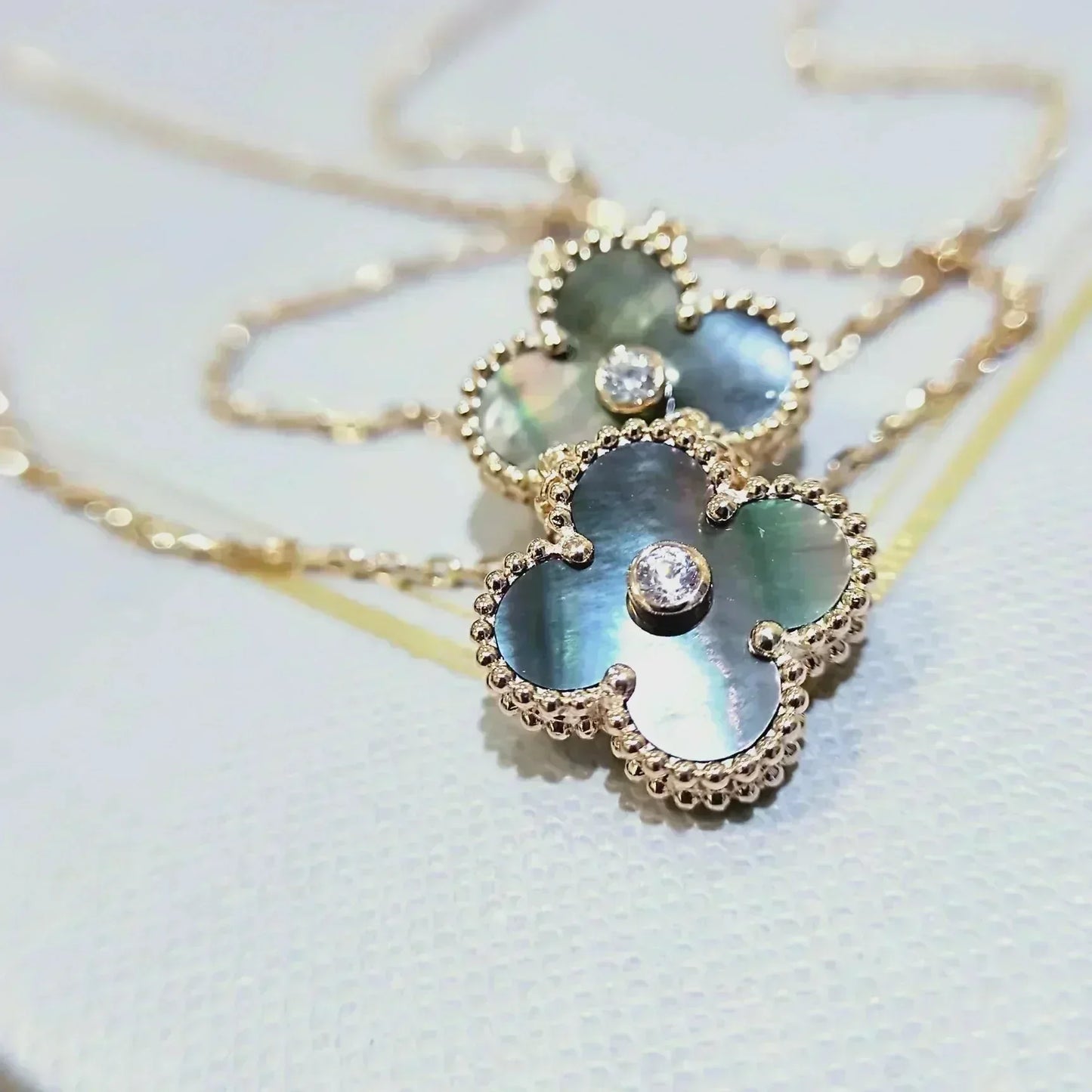 [Vicky]CLOVER 15MM DIAMOND AND MOTHER-OF-GREY NECKLACE