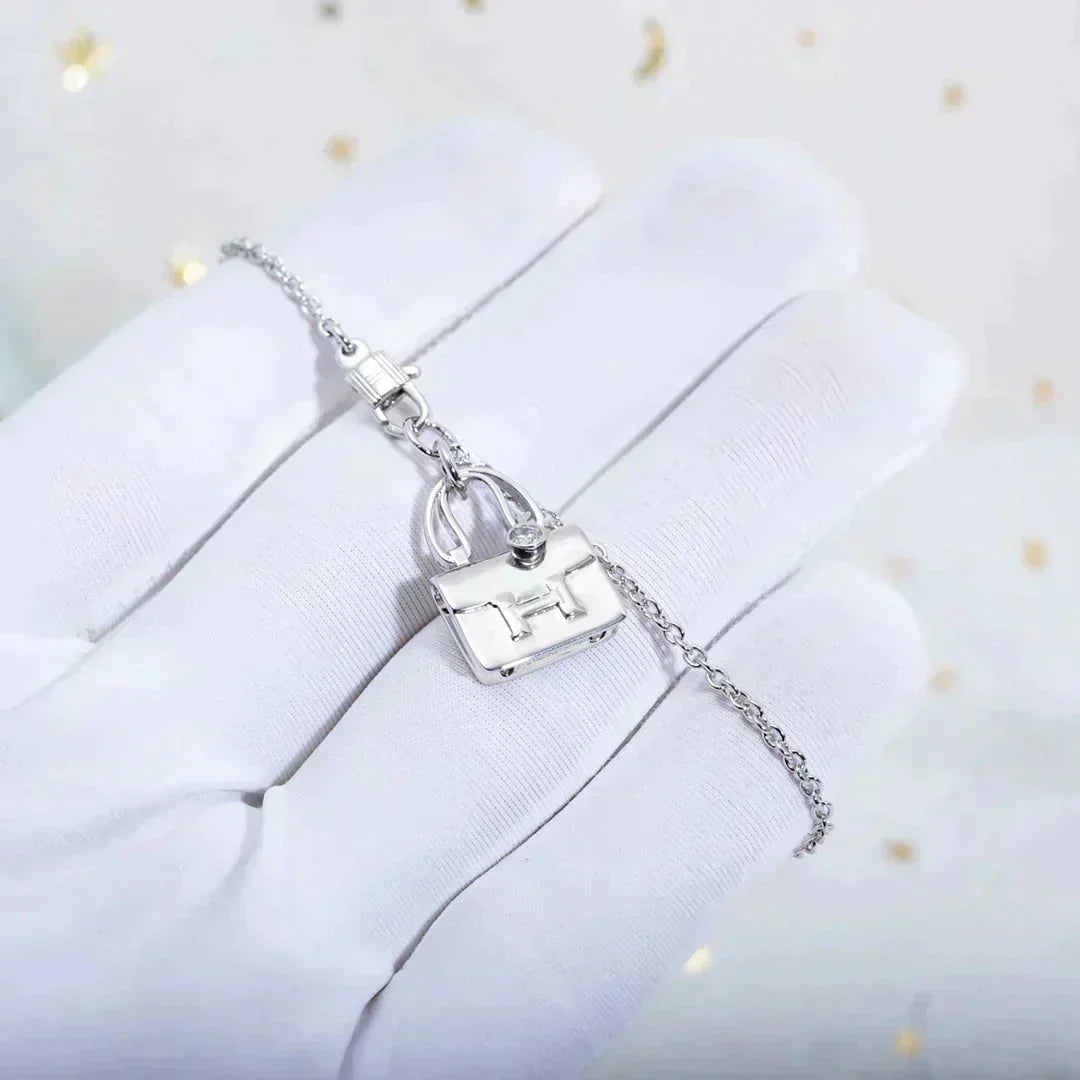 [Vicky]AMULETTE PEDANT SILVER NECKLACE