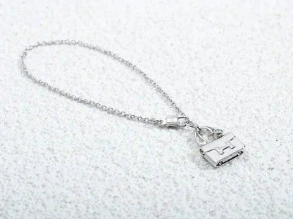 [Vicky]AMULETTE PEDANT SILVER NECKLACE