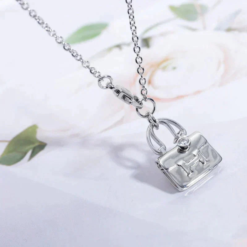 [Vicky]AMULETTE PEDANT SILVER NECKLACE