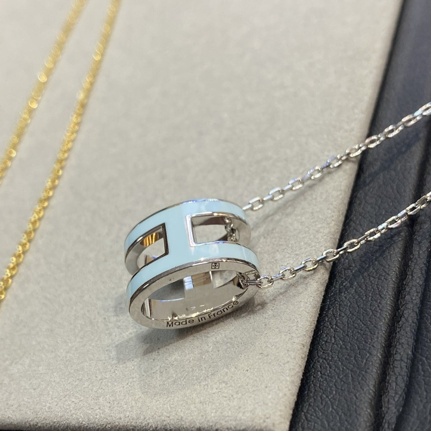[Vicky]POP H LIGHT BLUE NECKLACE