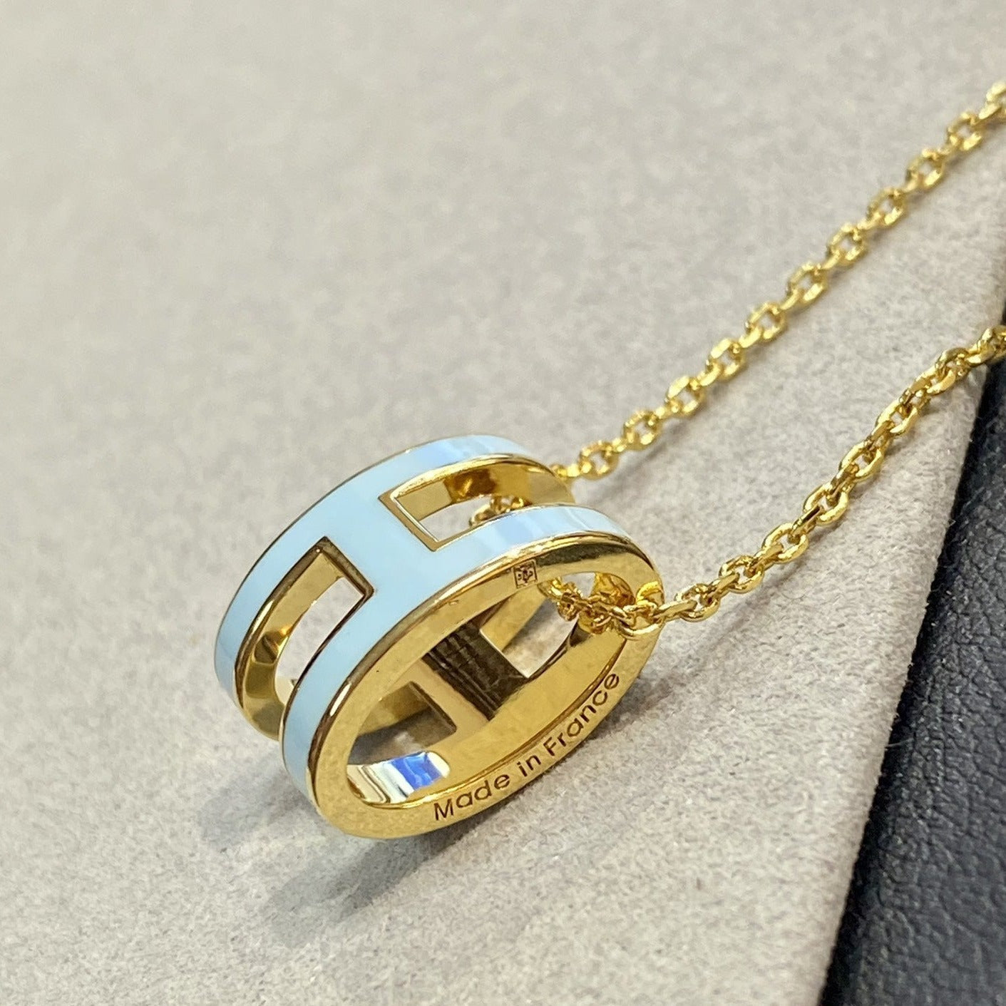 [Vicky]POP H LIGHT BLUE NECKLACE