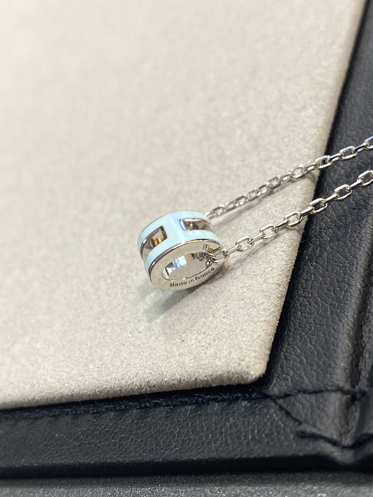 [Vicky]POP H LIGHT BLUE NECKLACE