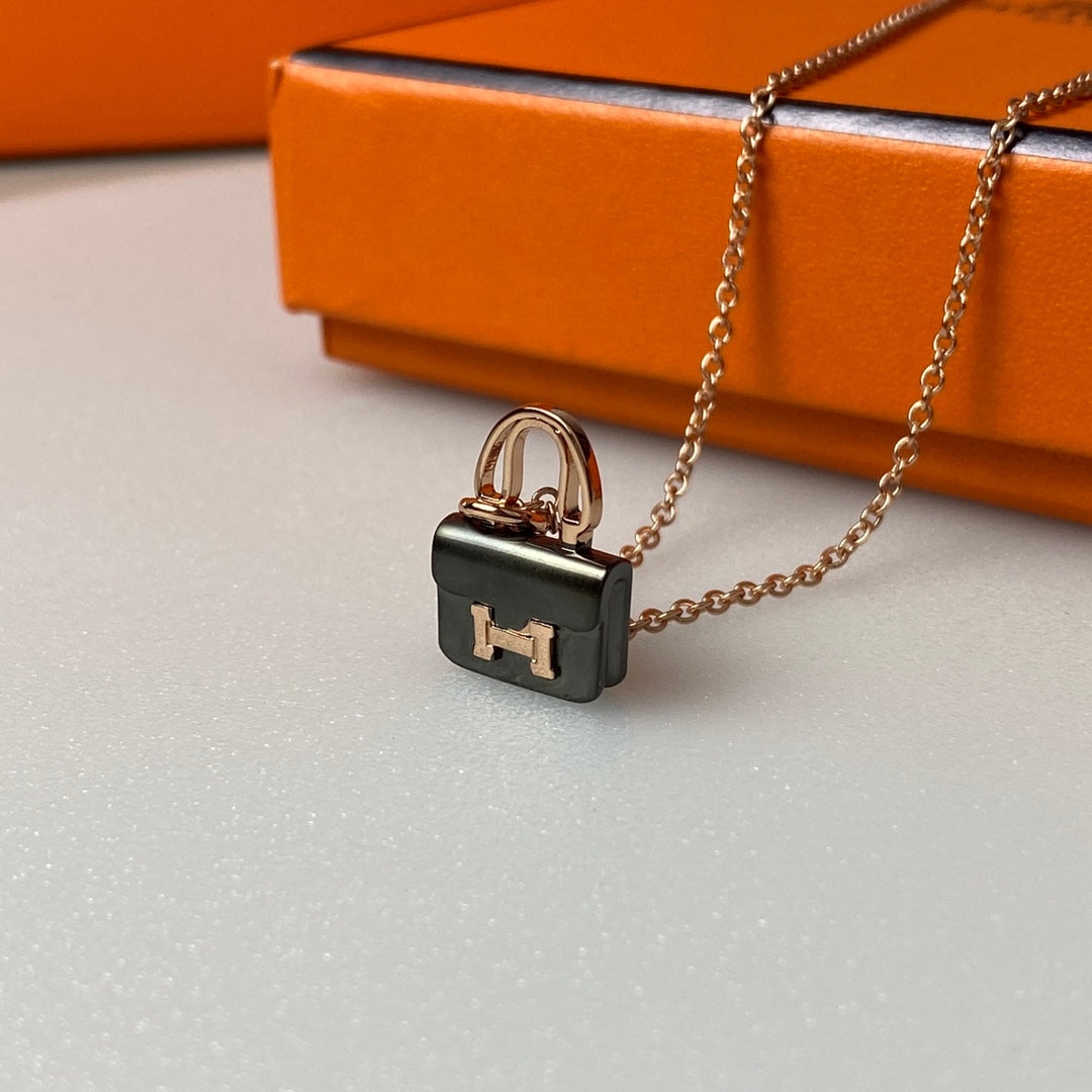 [Vicky]CONSTANCE BLACK PEDANT PINK GOLD NECKLACE