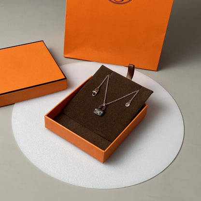 [Vicky]CONSTANCE BLACK PEDANT PINK GOLD NECKLACE