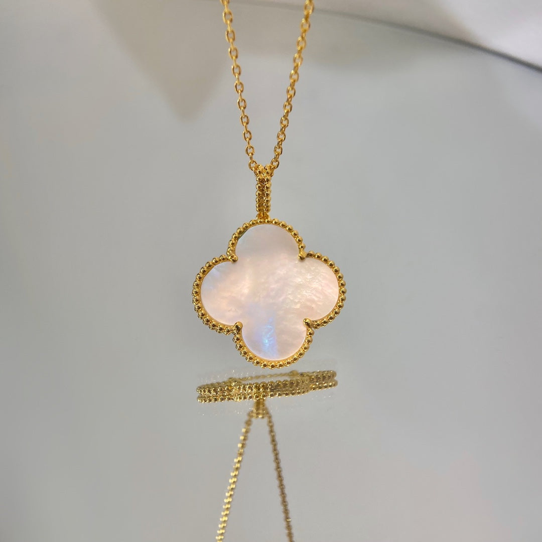 [Vicky]CLOVER 25MM MOP LARGE PENDANT NECKLACE