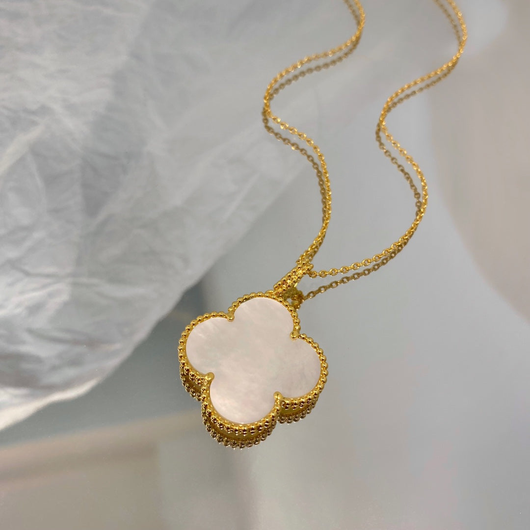 [Vicky]CLOVER 25MM MOP LARGE PENDANT NECKLACE