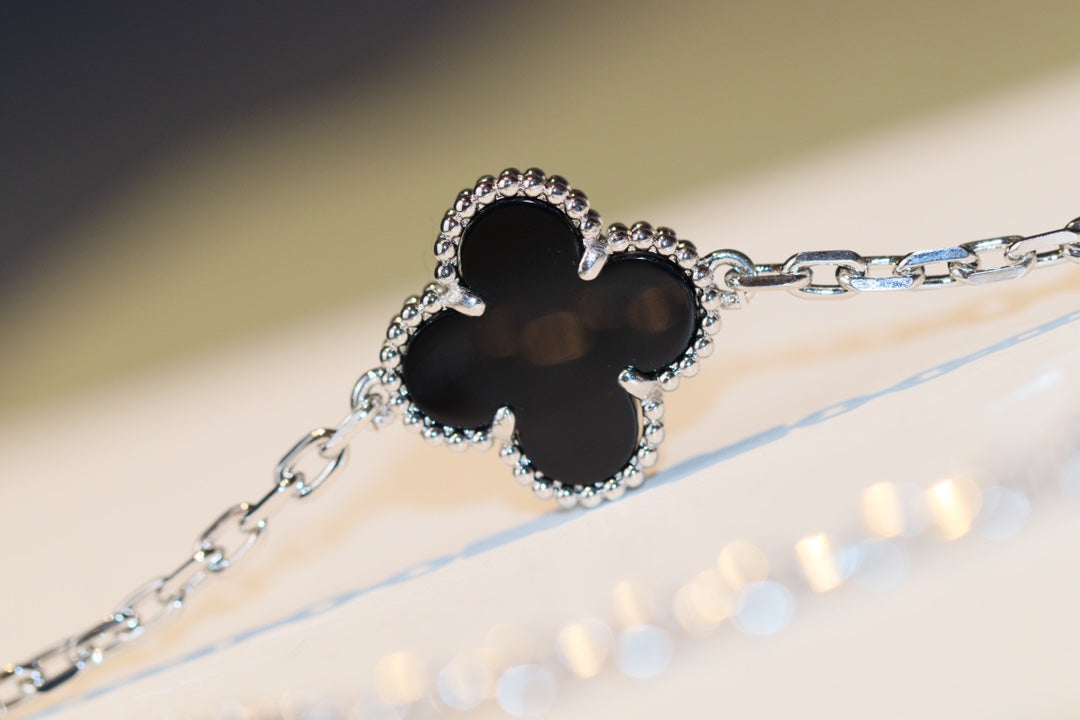 [Vicky]CLOVER 20 MOTIFS ONYX DIAMOND SILVER