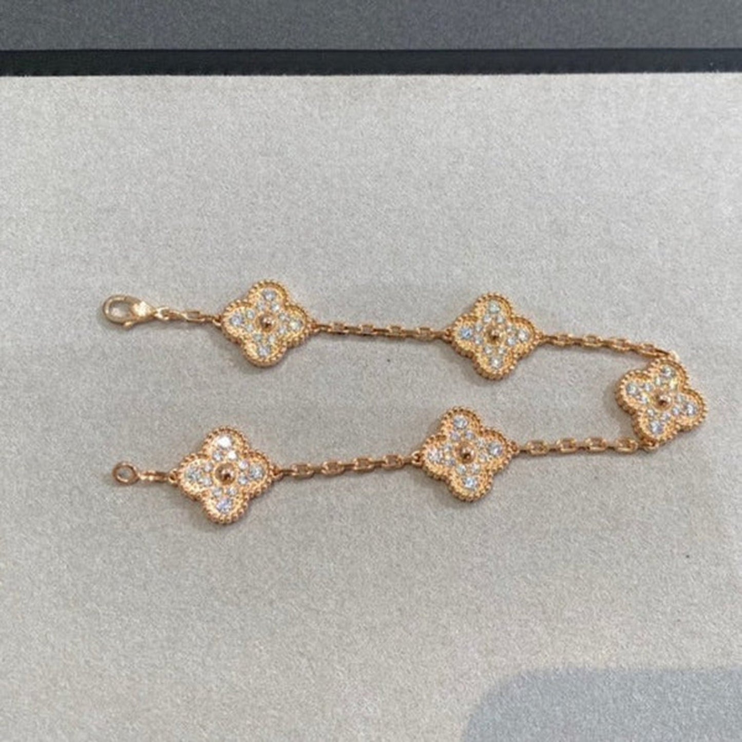 [Vicky] CLOVER 5 MOTIF FULL DIAMOND BRACELET COLLECTION
