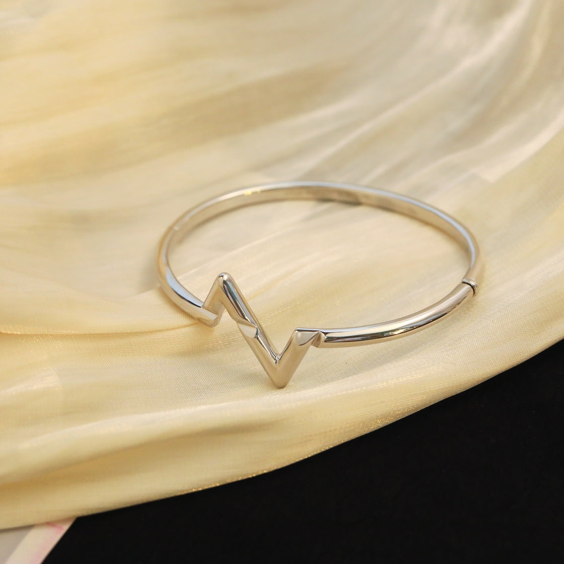 [Vicky]VOLTE UPSITE DOWN BRACELET