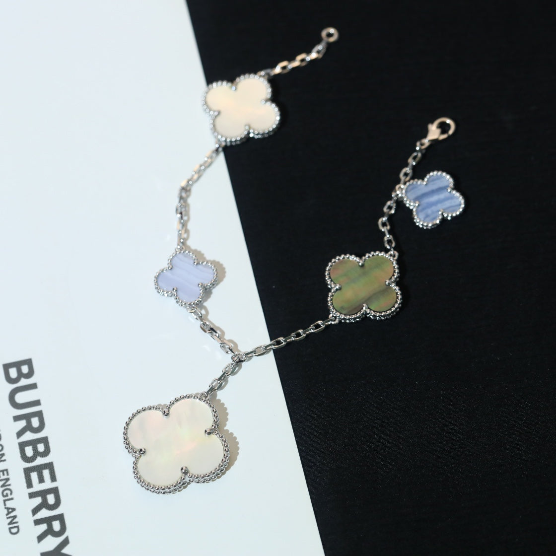 [Vicky]CLOVER BRACELET 5 MOTIFS MOP CHALCEDONY SILVER