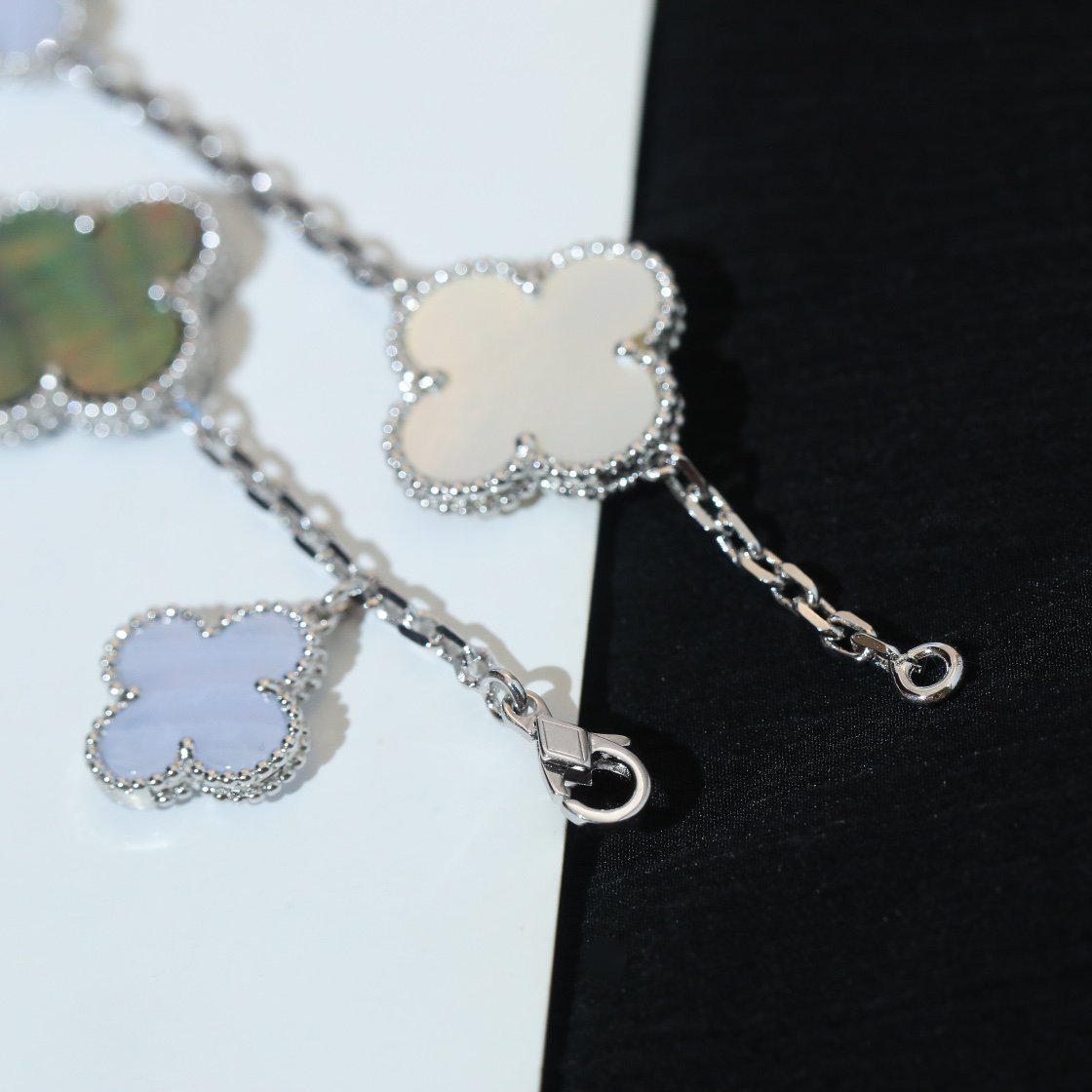 [Vicky]CLOVER BRACELET 5 MOTIFS MOP CHALCEDONY SILVER