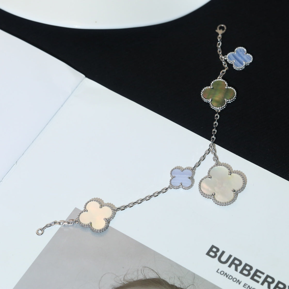 [Vicky]CLOVER BRACELET 5 MOTIFS MOP CHALCEDONY SILVER