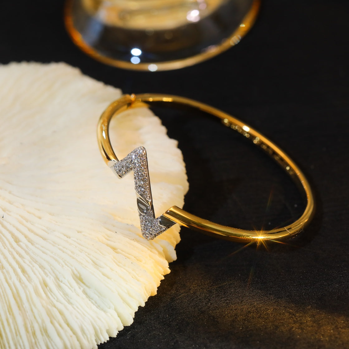 [Vicky]VOLTE UPSITE DOWN GOLD DIAMOND BRACELET