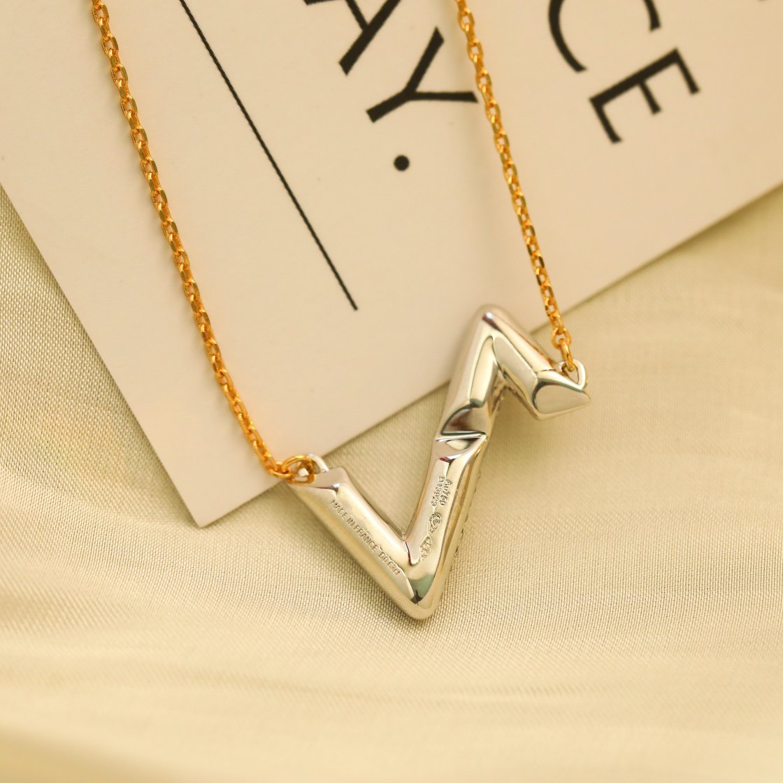 [Vicky]VOLT SILVER DIAMOND PEDANT NECKLACE