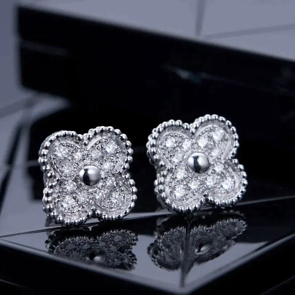 [Vicky]CLOVER 1 MOTIFS DIAMOND STUD EARRINGS SILVER