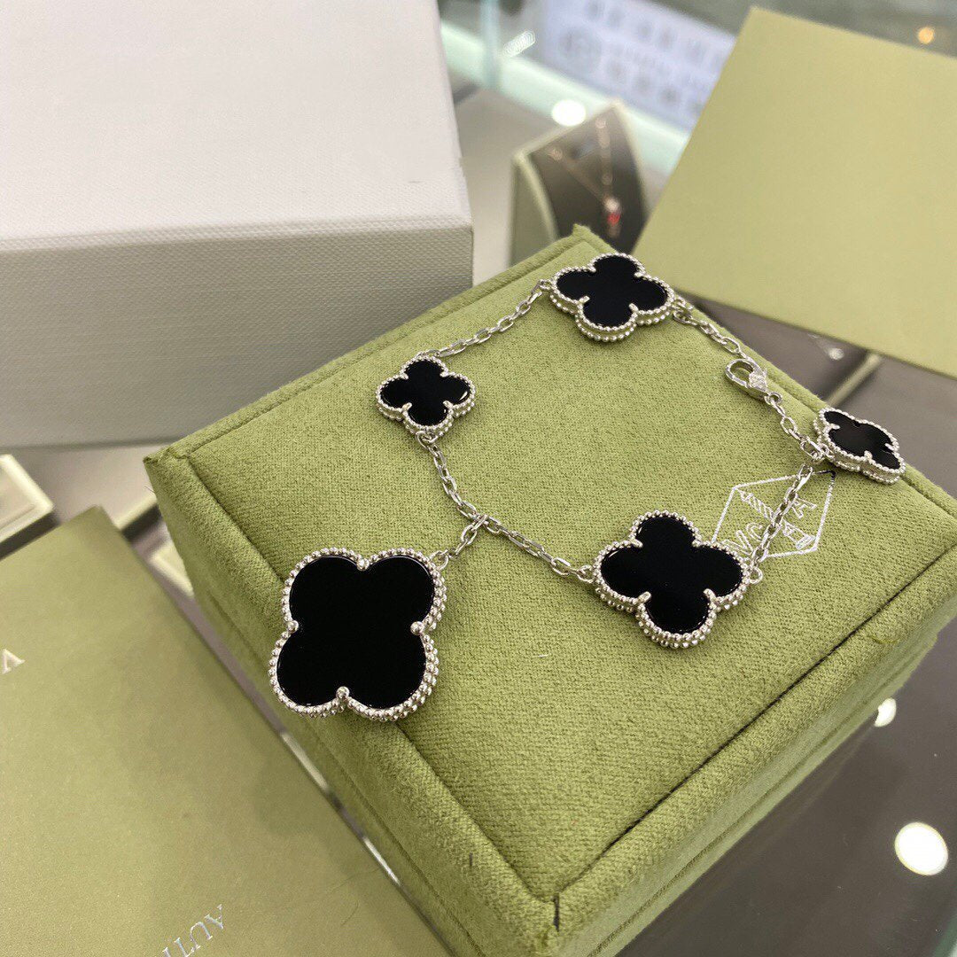 [Vicky]CLOVER 5 MOTIFS SIVLER ONYX BRACELET