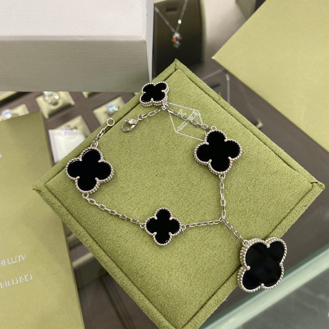 [Vicky]CLOVER 5 MOTIFS SIVLER ONYX BRACELET