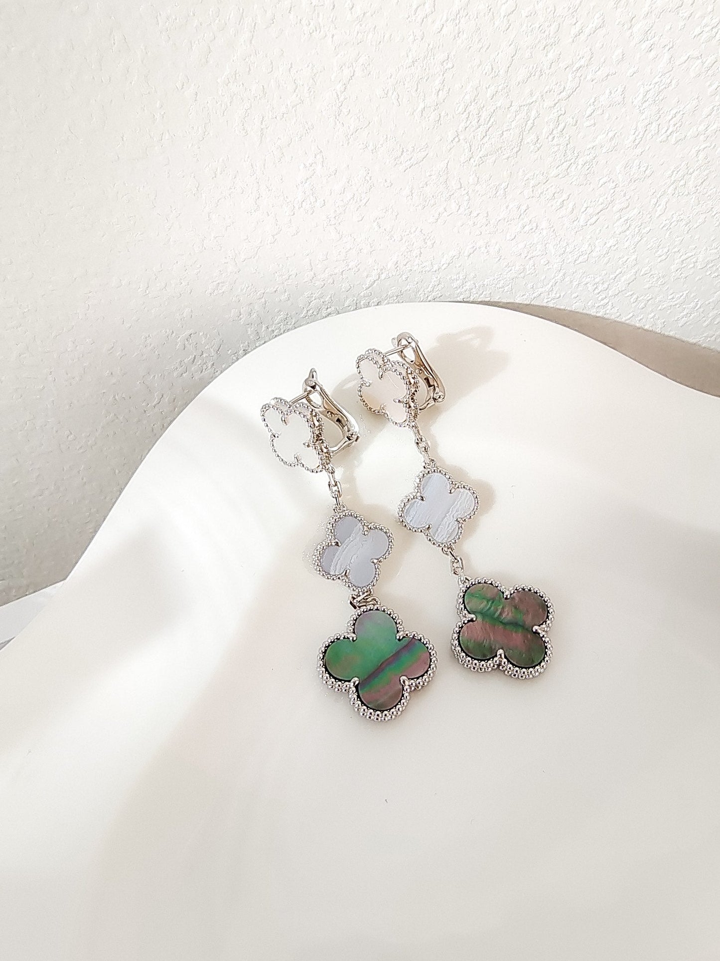 [Vicky]CLOVER 3 MOTIFS CHALCEDONY DARK MOP SILVER EARRINGS