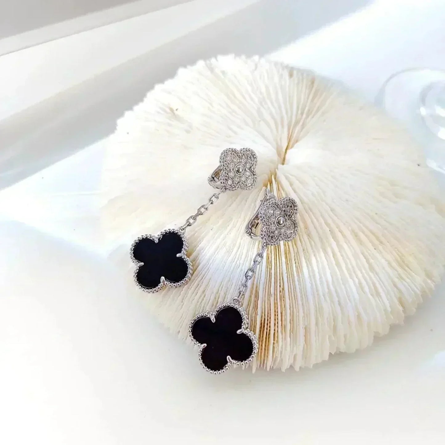 [Vicky]CLOVER 2 MOTIFS  DIAMOND ONYX EARRINGS SILVER