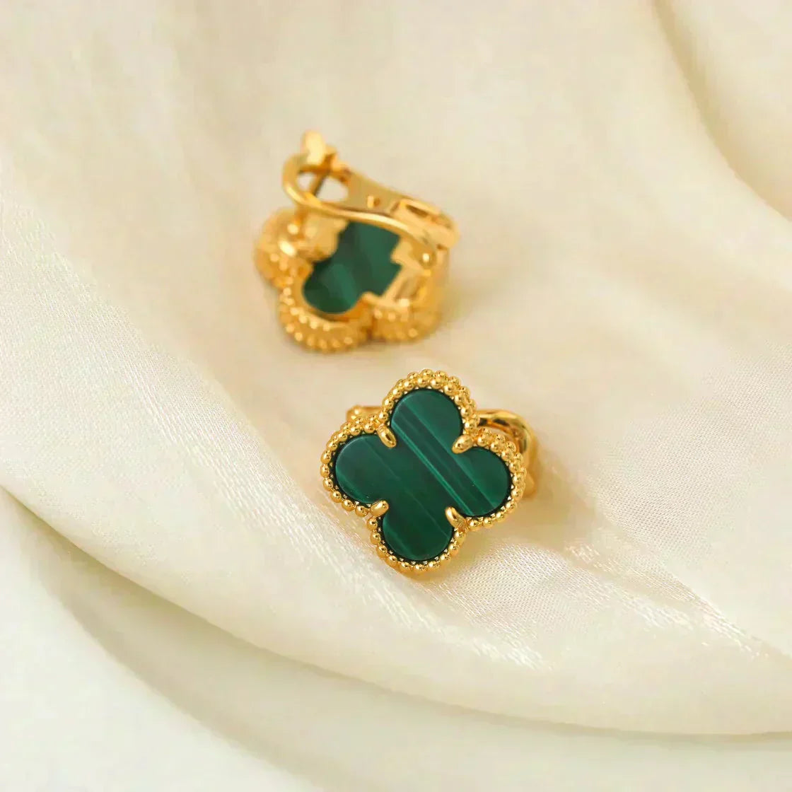 [Vicky]CLOVER MEDIUM 1 MOTIFS MALACHITE  EARRINGS