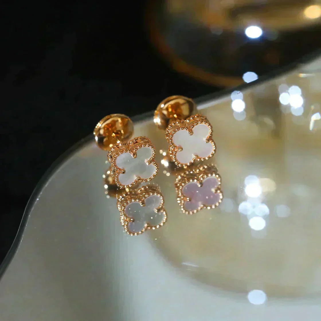 [Vicky]CLOVER MINI 9.5MM WHITE MOP EARRINGS