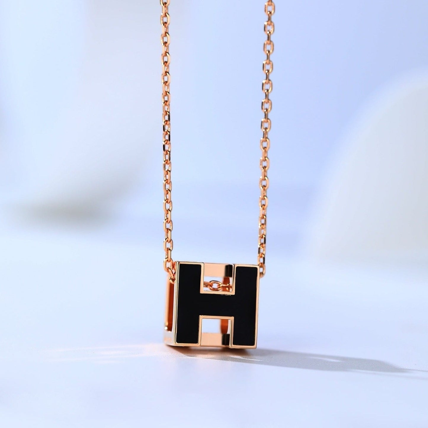 [Vicky]H CAGE PINK GOLD NECKLACE