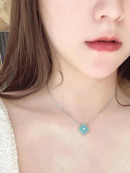 [Vicky]CLOVER 1 DIAMOND LIGHT BLUE SILVER NECKLACE