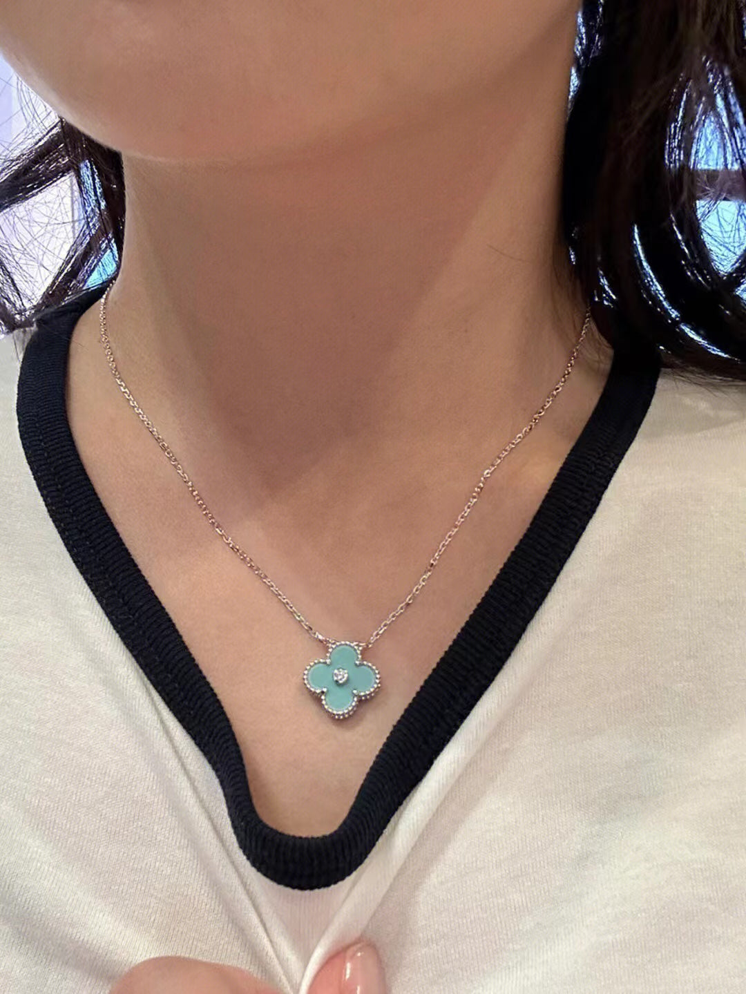 [Vicky]CLOVER 1 DIAMOND LIGHT BLUE SILVER NECKLACE