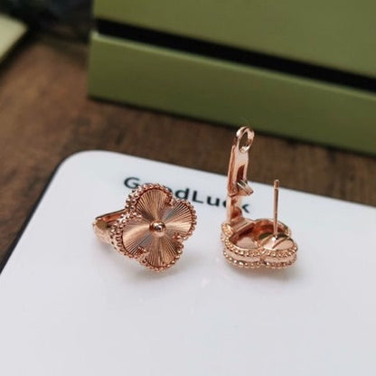 [Vicky]CLOVER MEDIUM STUD EARRINGS