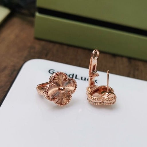 [Vicky]CLOVER MEDIUM STUD EARRINGS