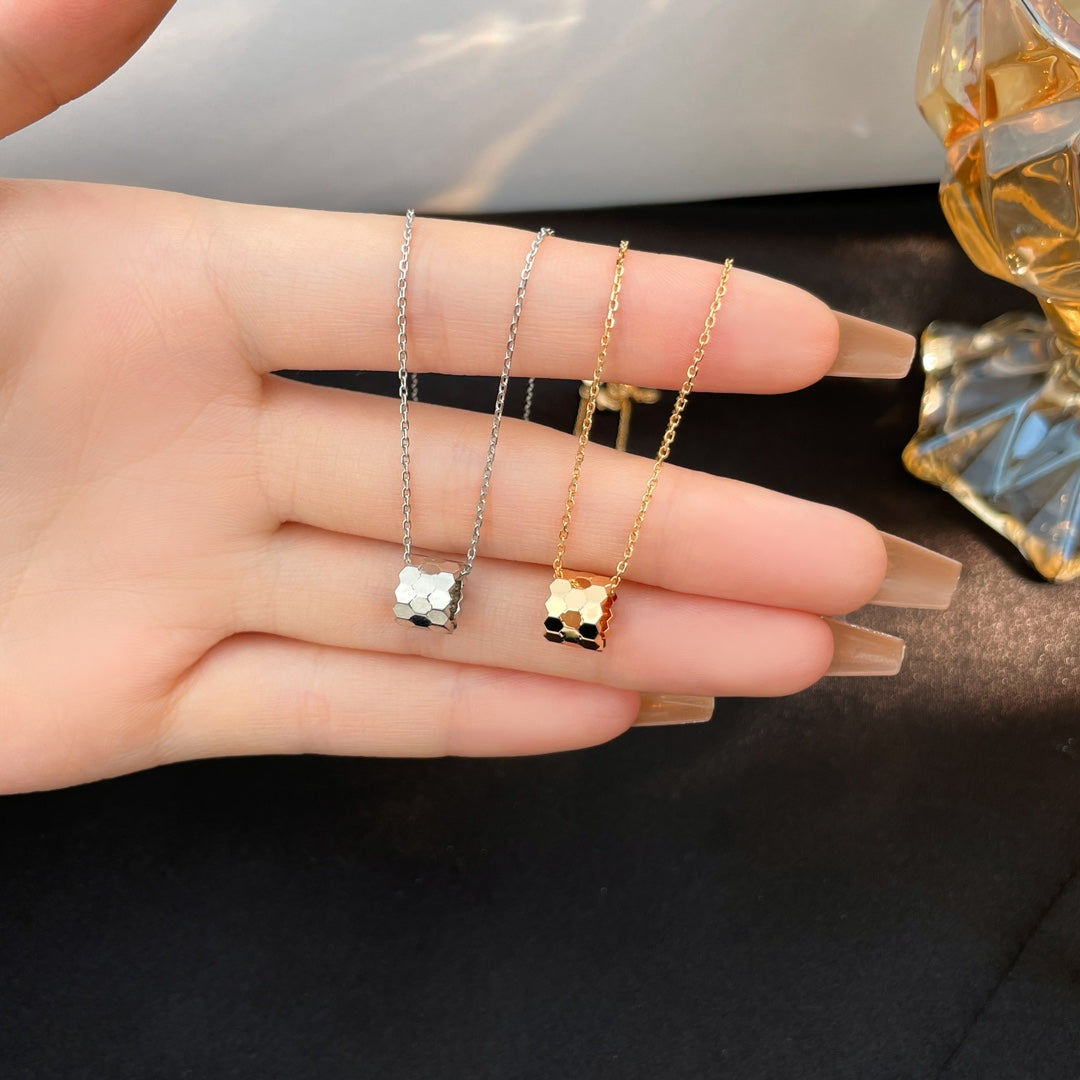 [Vicky]BEE MINI NECKLACE