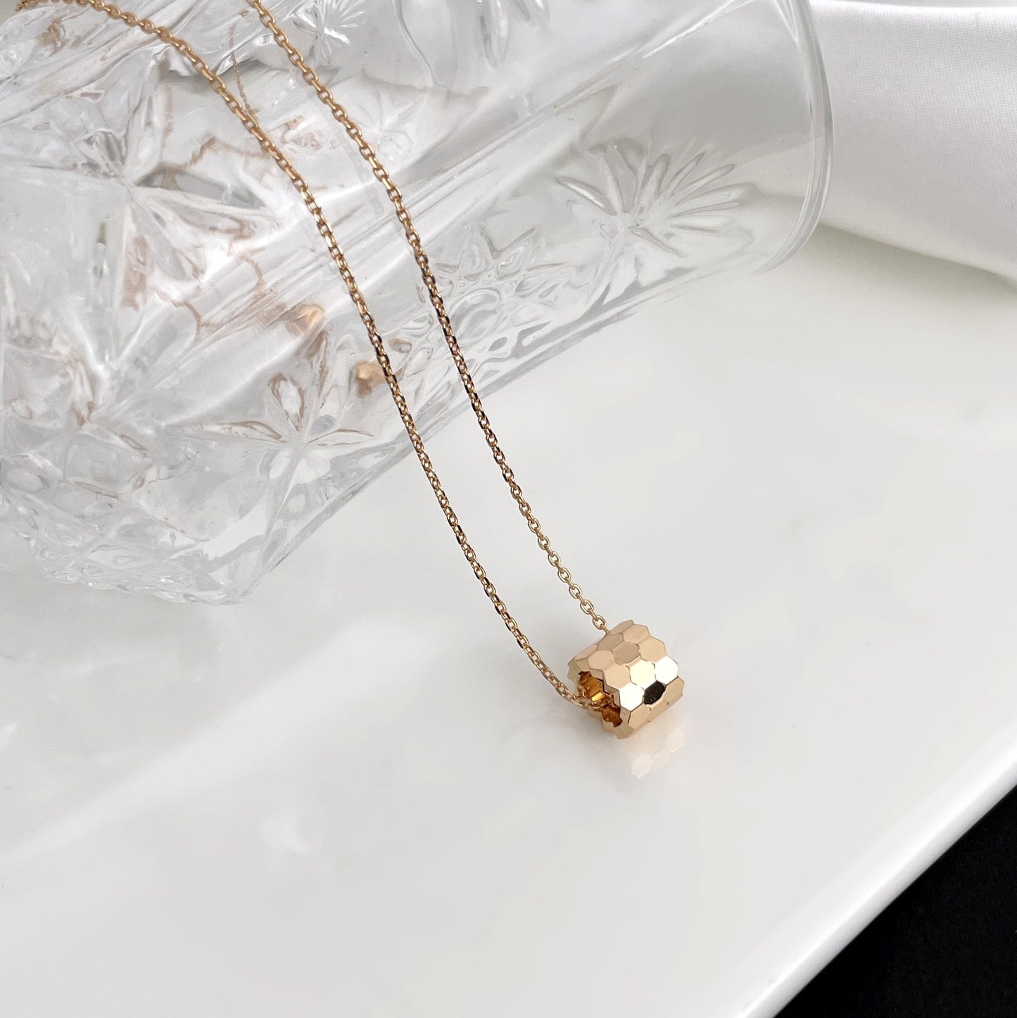 [Vicky]BEE MINI NECKLACE