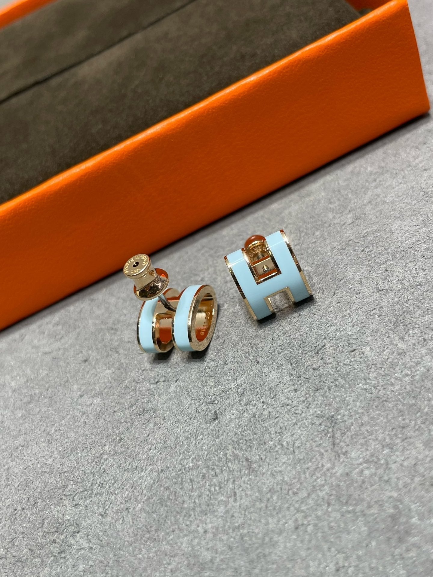 [Vicky]POP H SKY BLUE STUD EARRINGS