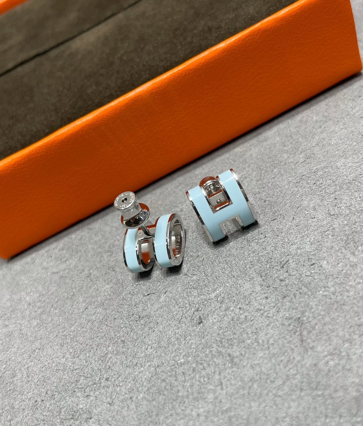 [Vicky]POP H SKY BLUE STUD EARRINGS