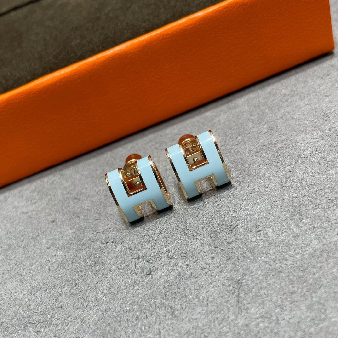 [Vicky]POP H SKY BLUE STUD EARRINGS