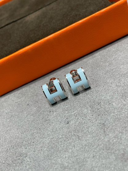 [Vicky]POP H SKY BLUE STUD EARRINGS