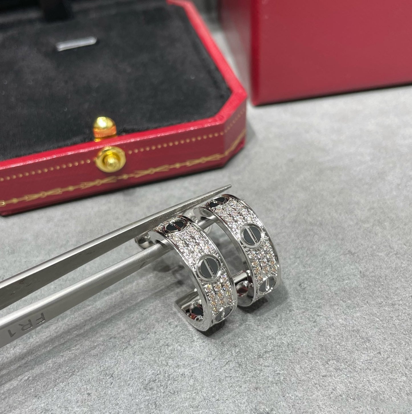 [Vicky]LOVE CERAMIC DIAMOND PAVED SILVER EARRINGS