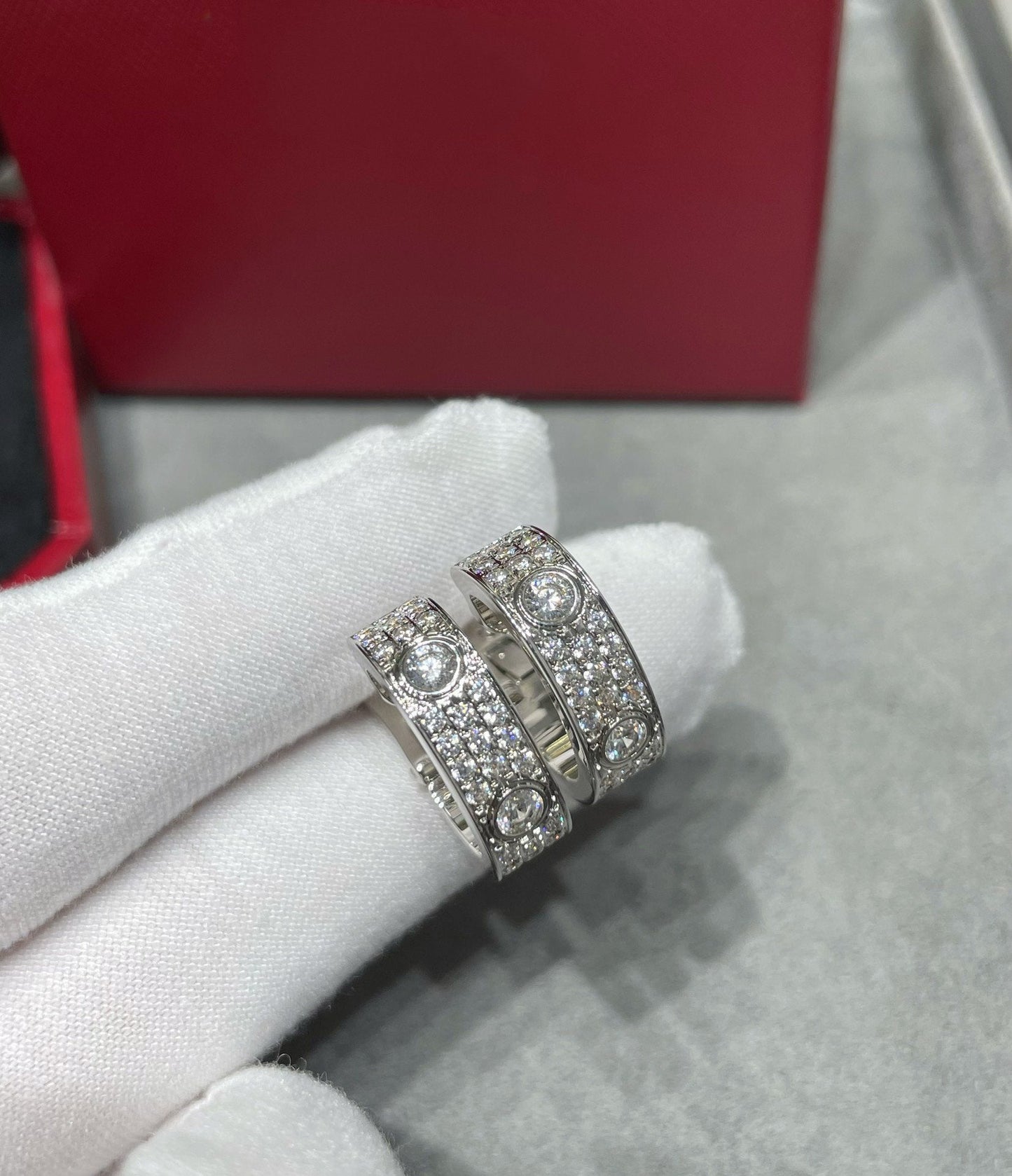 [Vicky]LOVE 5.5MM DIAMOND PAVED EARRINGS