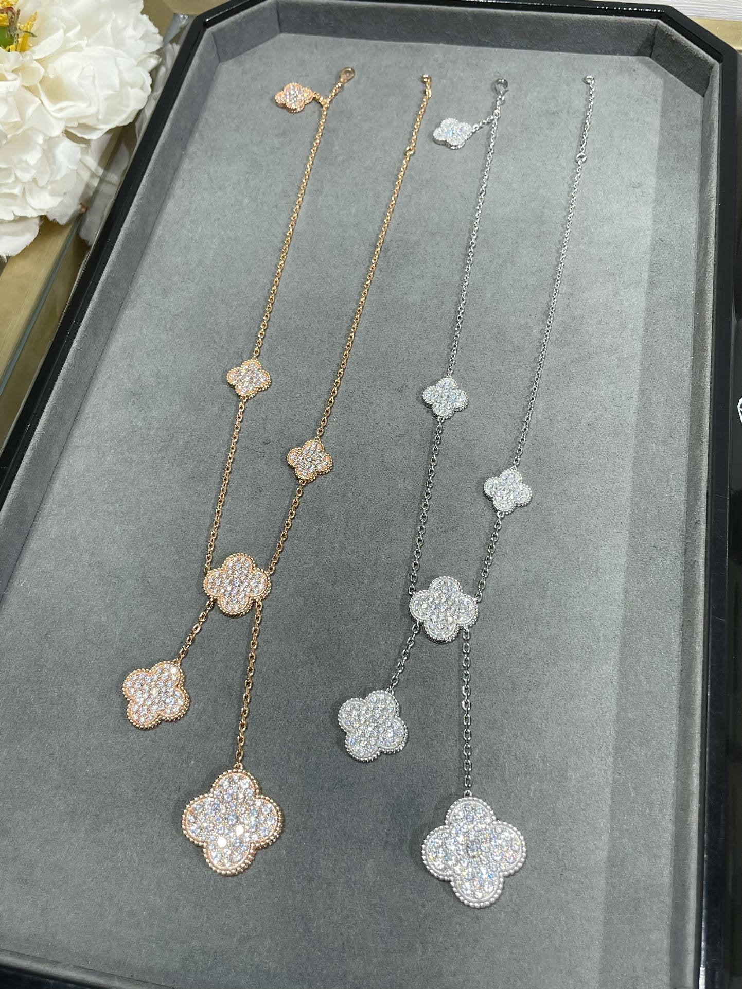 [Vicky]CLOVER 6 MOTIF DIAMOND PAVED NECKLACE